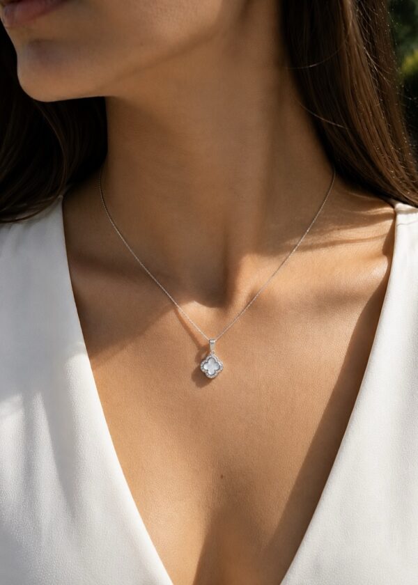 d7d1d634-3855-4587-a6f4-2ba79b32b4de Collar Van Cleef